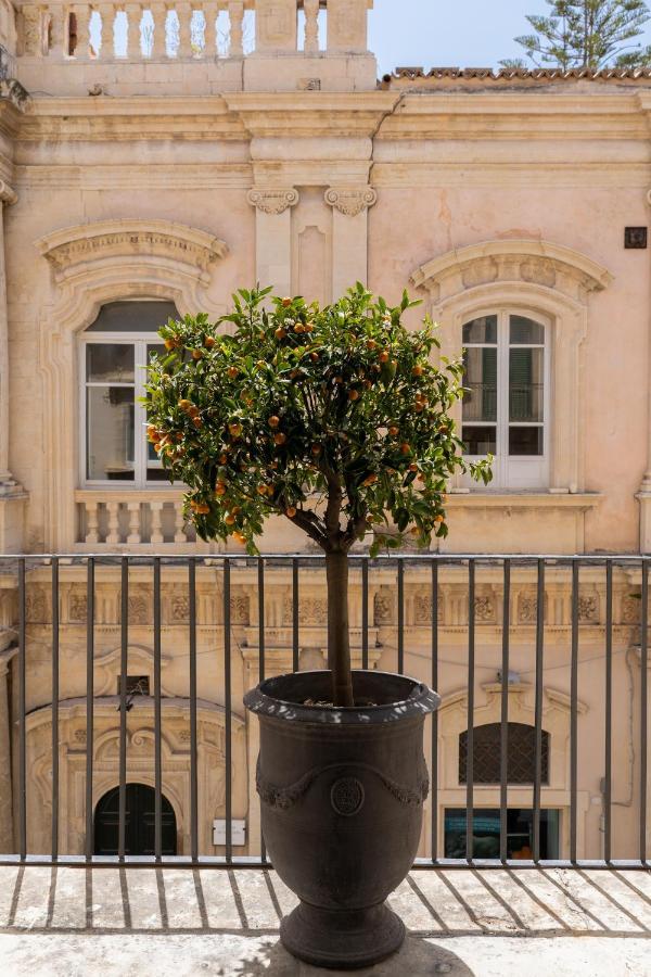 Q92 Noto Hotel Exterior foto